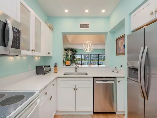 Naples, FL 34113,421 La Peninsula BLVD #421