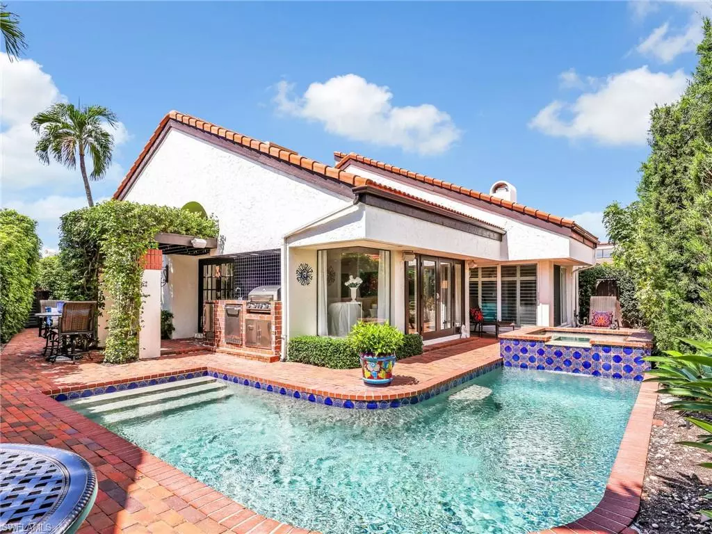 Naples, FL 34108,541 Bay Villas LN