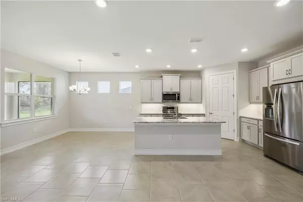 Cape Coral, FL 33993,532 SPRING HILL LAKE LOOP