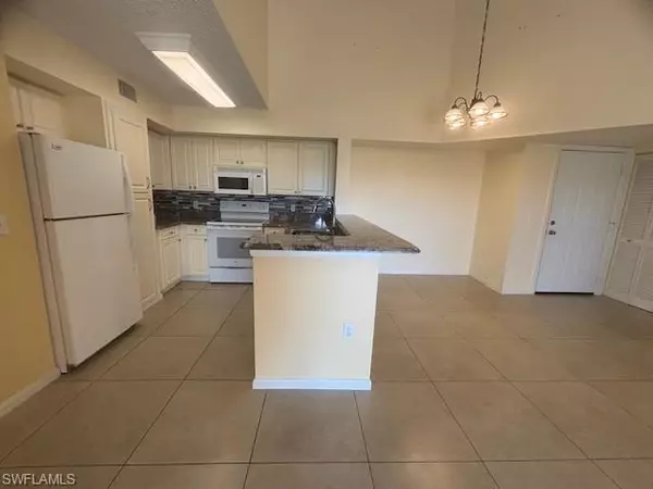 Naples, FL 34104,1150 Wildwood Lakes BLVD #306