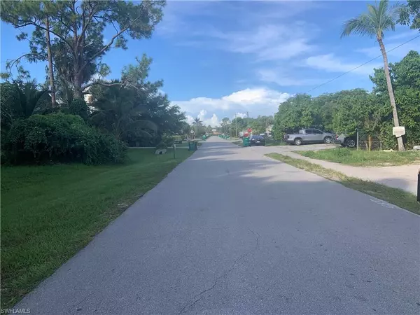 Naples, FL 34113,5310 Hardee ST