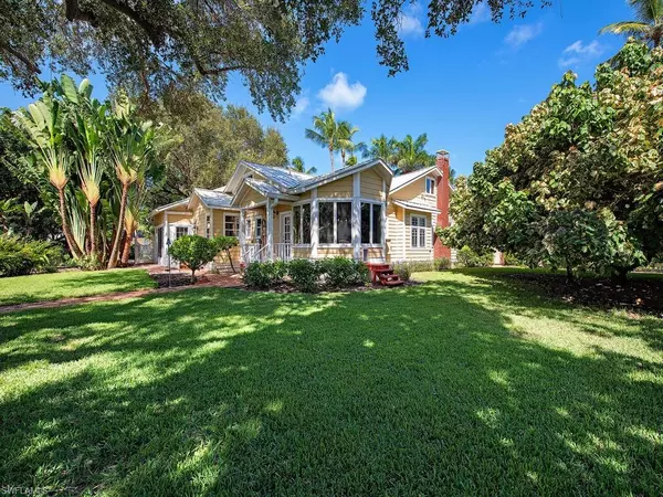 Naples, FL 34102,88 11th AVE S