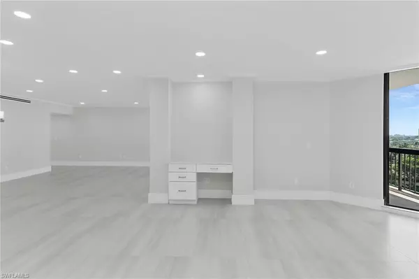 Marco Island, FL 34145,220 S Collier BLVD #905