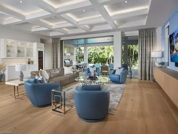 Naples, FL 34102,355 7th AVE S