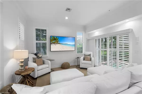 Naples, FL 34102,991 8th ST S #1