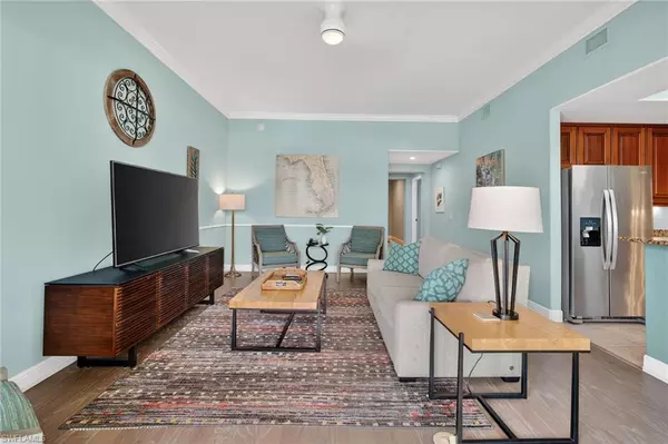 Naples, FL 34102,975 Sandpiper ST #A204