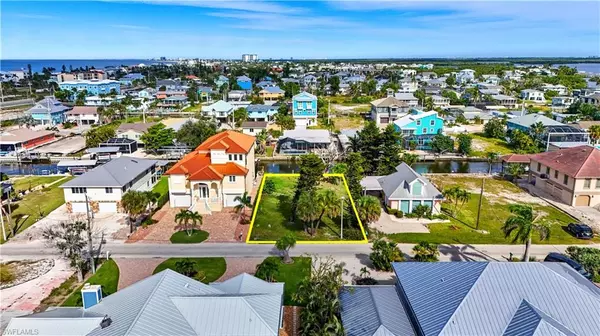 Fort Myers Beach, FL 33931,171 Egret ST