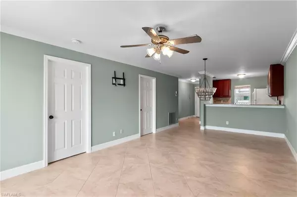 Marco Island, FL 34145,829 W Elkcam CIR #2-208