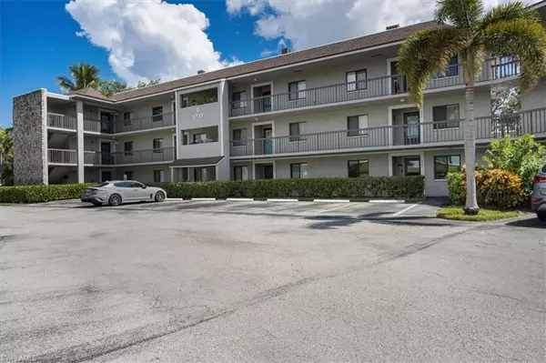 Naples, FL 34113,5741 Gage LN #104D