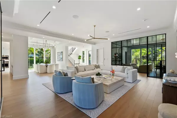 Naples, FL 34102,285 Central AVE