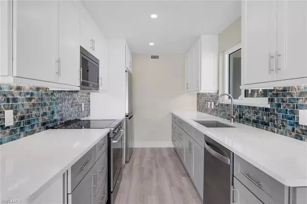 Naples, FL 34103,2500 Gulf Shore BLVD N #S10