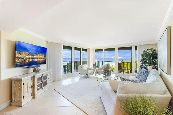 Naples, FL 34103,4005 Gulf Shore BLVD N #607