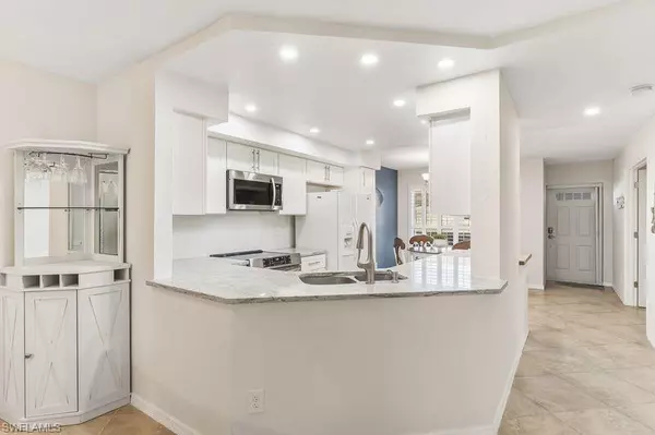 Naples, FL 34108,876 Gulf Pavilion DR #101