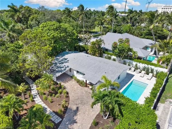 Naples, FL 34102,725 Central AVE