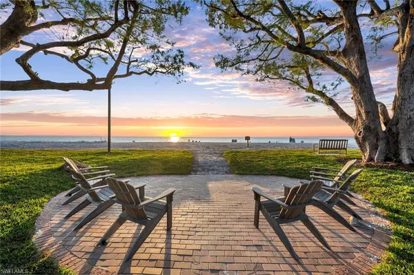 2050 Crayton RD, Naples, FL 34102