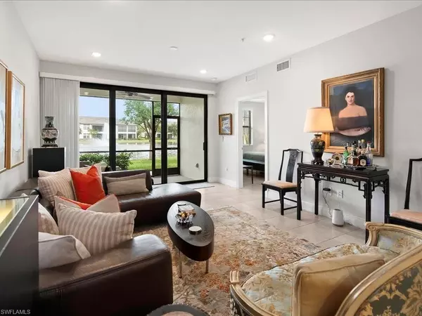 15102 Palmer Lake CIR #105, Naples, FL 34109