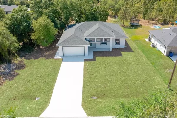 2113 Robert AVE, Alva, FL 33920