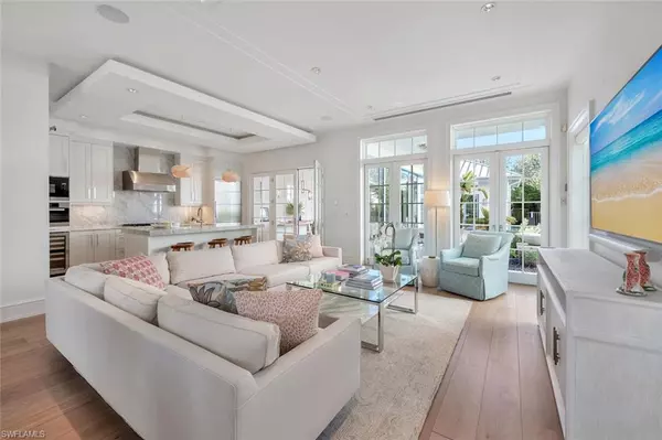 Naples, FL 34102,982 9th AVE S