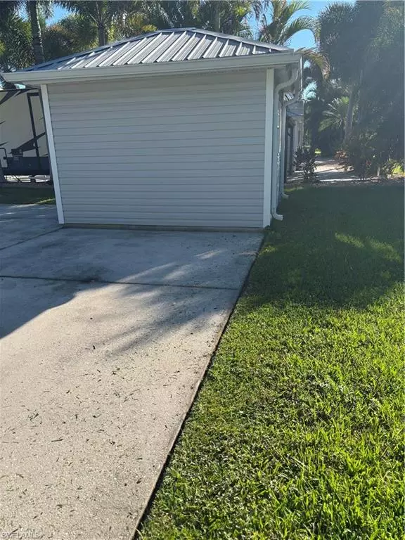 Fort Myers, FL 33905,10130 SUNNYWOOD CT