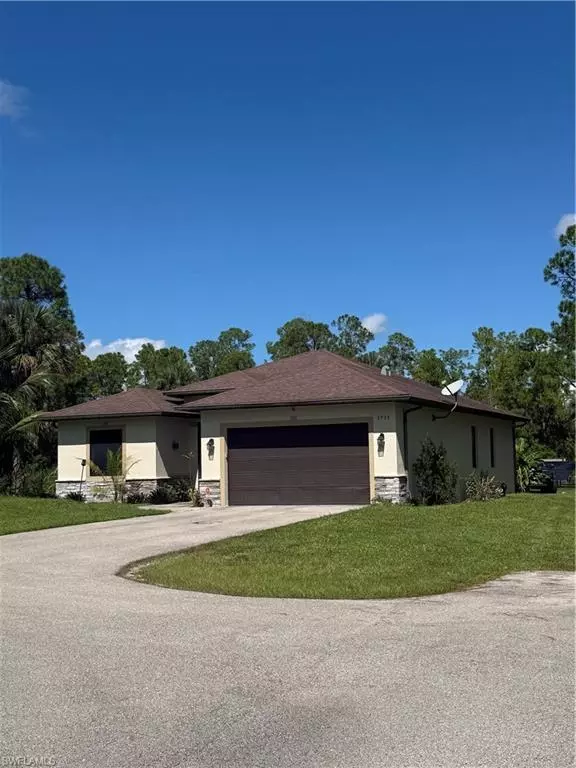 2735 12th AVE NE, Naples, FL 34120