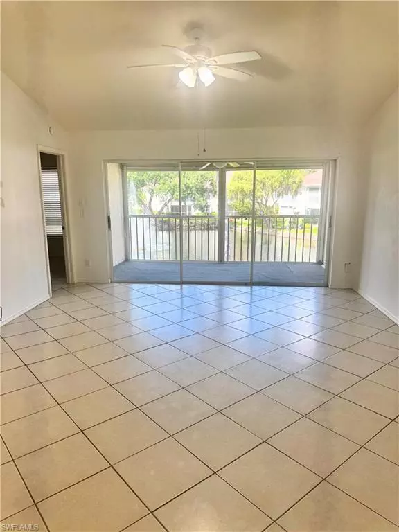 Naples, FL 34109,9852 Luna CIR #B203