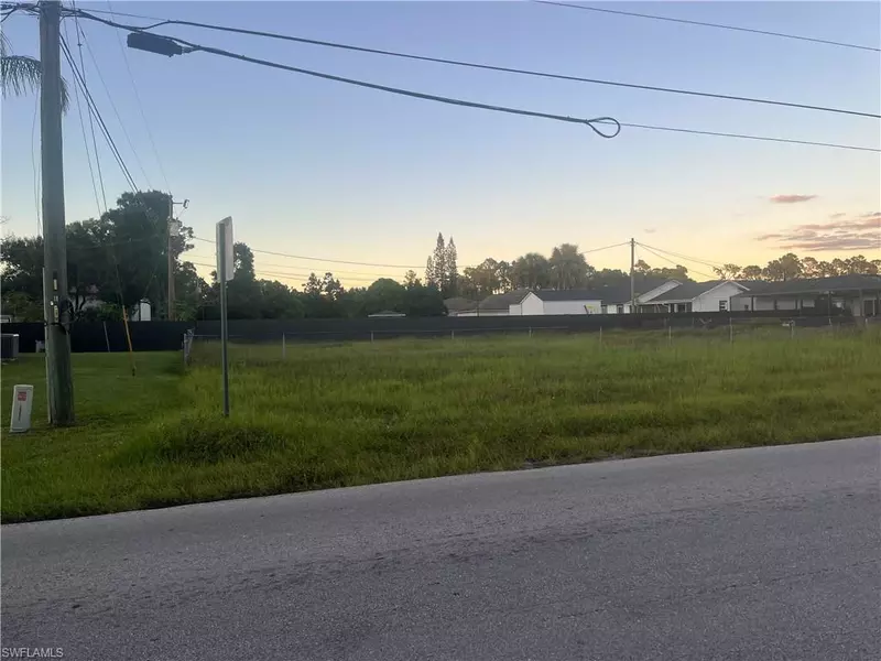 2705 2nd ST E, Lehigh Acres, FL 33936