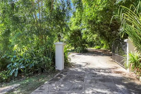 Naples, FL 34119,4380 7th AVE SW