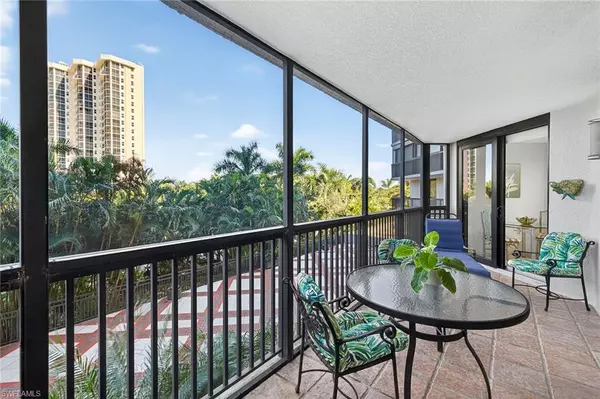 6075 Pelican Bay BLVD #204, Naples, FL 34108