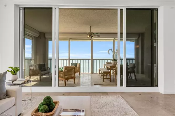 Naples, FL 34108,9235 Gulf Shore DR #PH-01