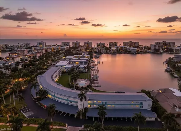 383 Harbour DR #309, Naples, FL 34103