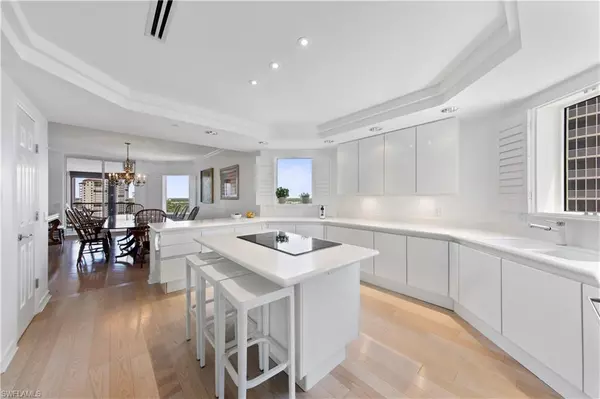 Naples, FL 34108,8473 Bay Colony DR #1401