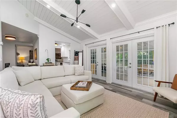 1320 Lake Shore DR, Naples, FL 34103