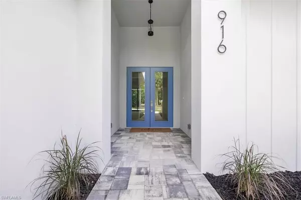 Naples, FL 34120,916 22nd AVE NE