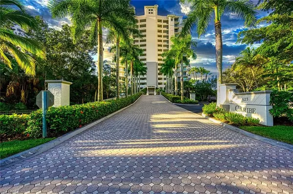 425 Cove Tower DR #304, Naples, FL 34110
