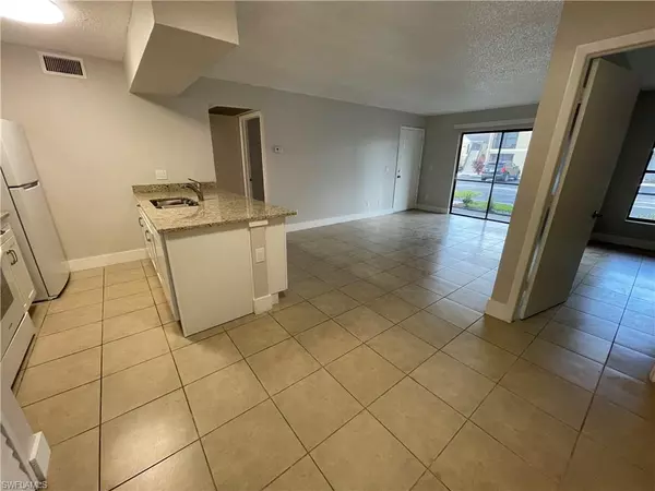 Fort Myers, FL 33919,5323 Summerlin RD #2307