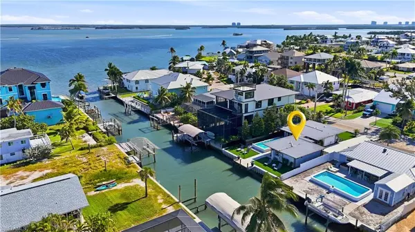 Fort Myers Beach, FL 33931,239 Curlew ST