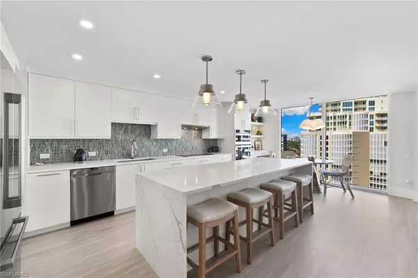 Naples, FL 34103,4401 Gulf Shore BLVD N #1606