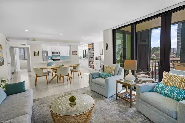 17 Bluebill AVE #101, Naples, FL 34108