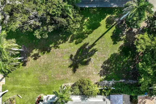 Naples, FL 34102,490 1st AVE S