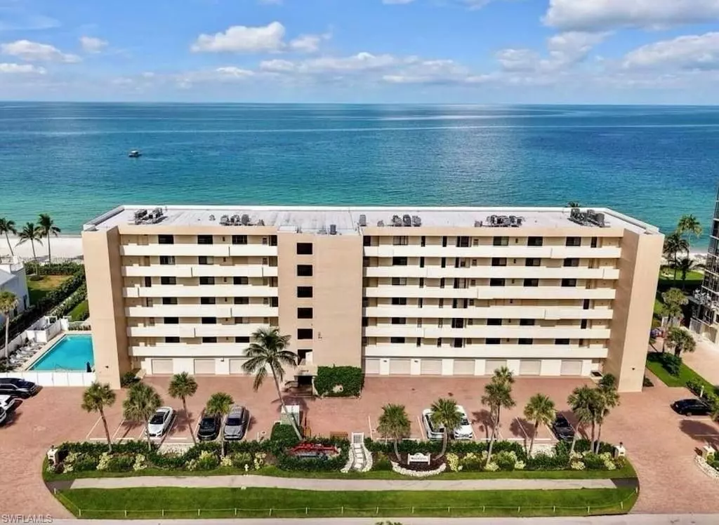 Naples, FL 34108,10475 GULF SHORE DR #122