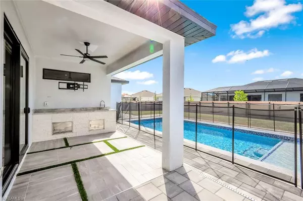 Cape Coral, FL 33991,502 SW 25th PL