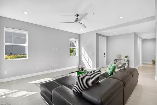 Naples, FL 34112,2554 SEYCHELLES DR #904