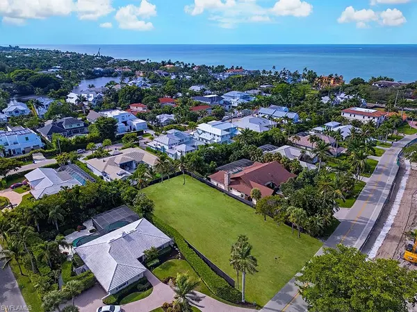 Naples, FL 34102,280 S Golf DR