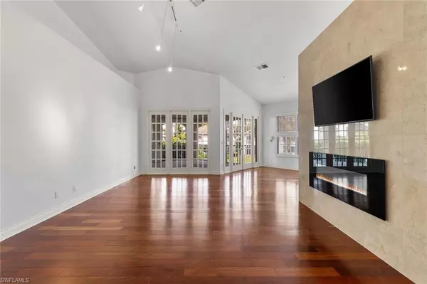 Naples, FL 34103,156 Colonade CIR #1107