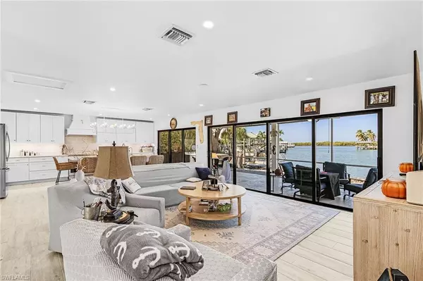 Naples, FL 34113,121 JAMAICA DR