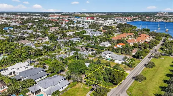 Naples, FL 34102,709 Broad Ave S