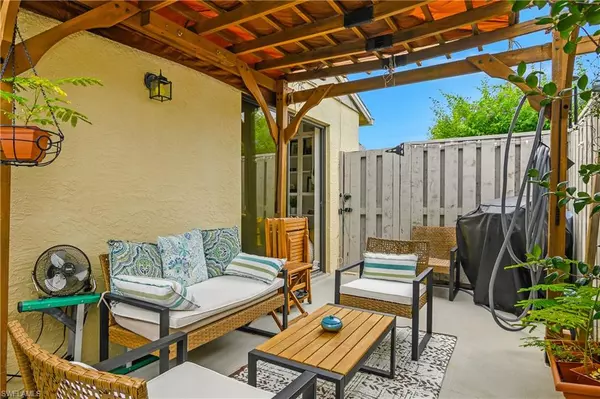 Fort Myers, FL 33919,5266 Cedarbend DR #1