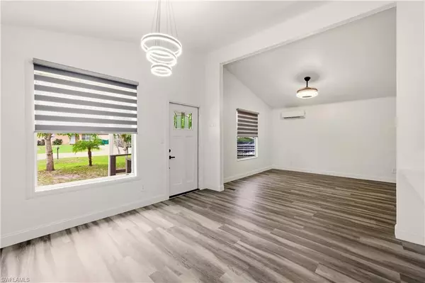 Naples, FL 34113,5317 Dixie DR