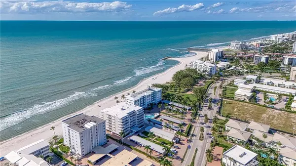 Naples, FL 34102,1977 Gulf Shore BLVD N #306