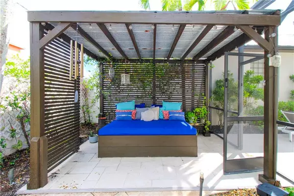 647 110th AVE N, Naples, FL 34108